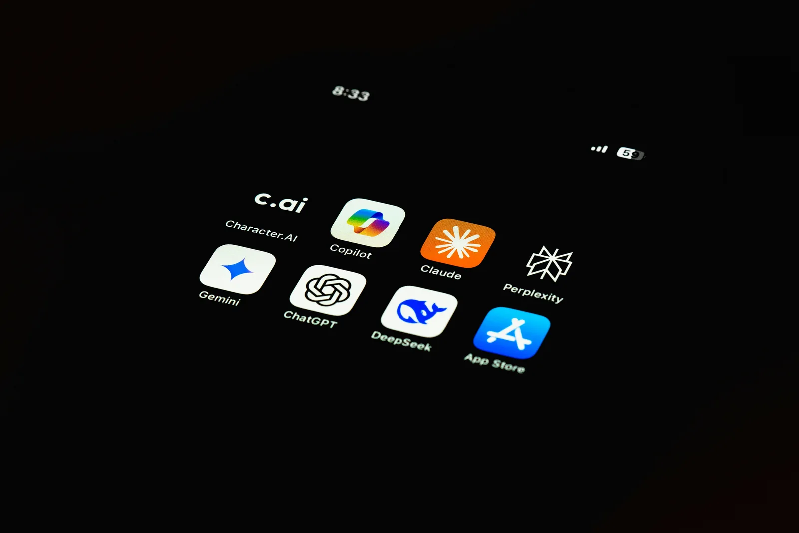 Smartphone met verschillende apps op het scherm